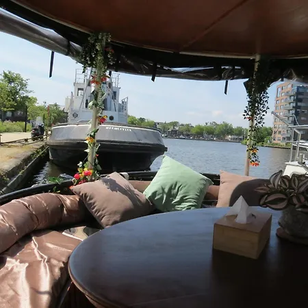Authentiek Schip Op 14 Minuten Vanaf Amsterdam Bed and breakfast