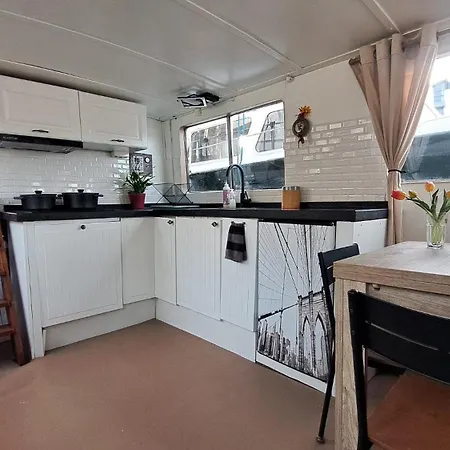 Authentiek Schip Op 14 Minuten Vanaf Amsterdam Wormerveer