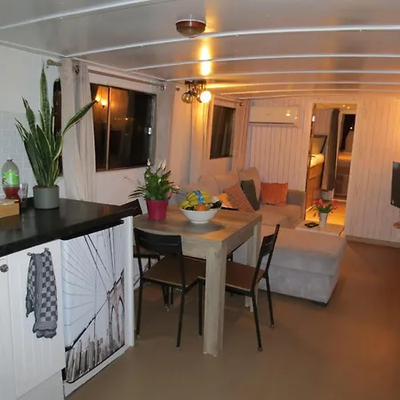 Authentiek Schip Op 14 Minuten Vanaf Amsterdam Bed & Breakfast Wormerveer