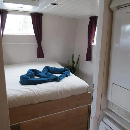 Authentiek Schip Op 14 Minuten Vanaf Amsterdam Bed and breakfast
